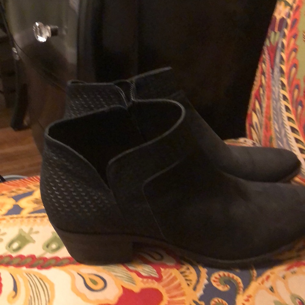 Lucky brand black western boots size 9/40, heel approximately 2 inches